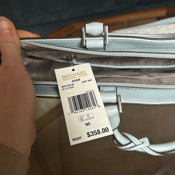 NWT Michael Kors Signature Logo Jessie Large Top Zip Tote in Soft Sky Bag - Picture 3 of 15